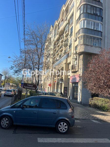 Unirii- Regina Maria Apartament 2 camere Bloc Monolit 1991-Centrala proprie